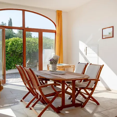 Guesthost - Il Pergolato Charming Trullo & Flat