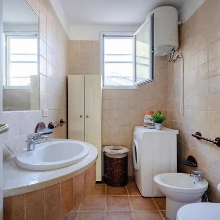 Guesthost - Il Pergolato Charming Trullo & Flat דירה *