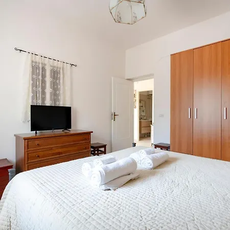 Guesthost - Il Pergolato Charming Trullo & Flat Lejlighed *