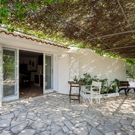 Guesthost - Il Pergolato Charming Trullo & Flat