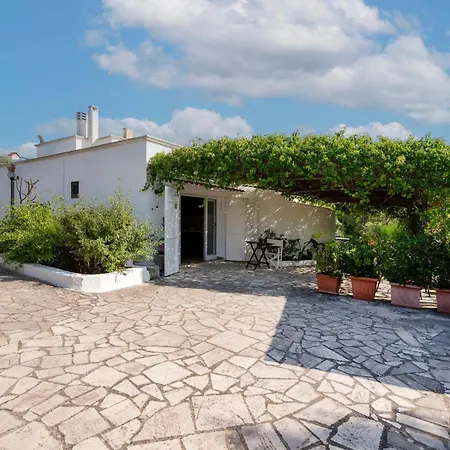 Guesthost - Il Pergolato Charming Trullo & Flat דירה אוסטוני