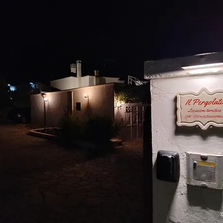 Guesthost - Il Pergolato Charming Trullo & Flat Apartment