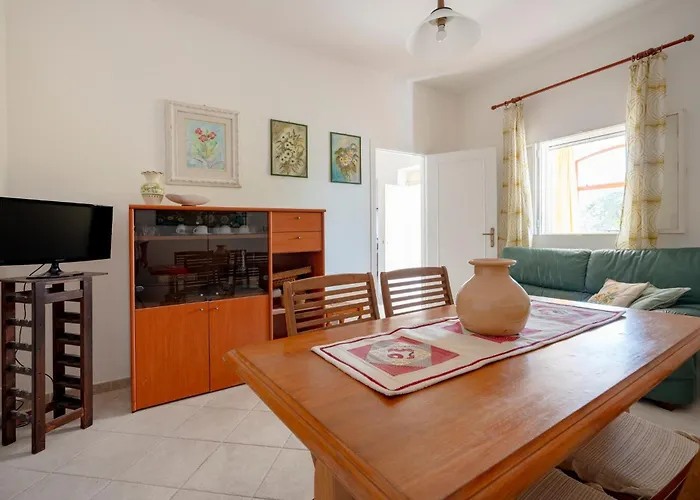 Apartment Guesthost - Il Pergolato Charming Trullo & Flat *