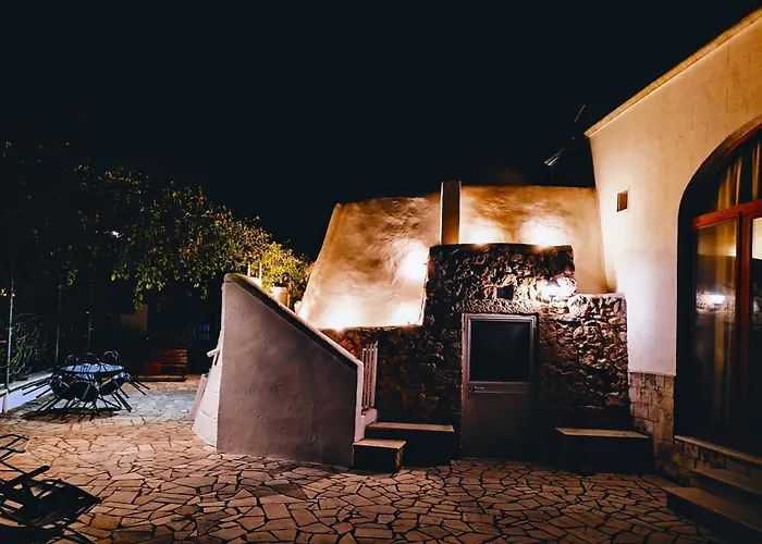 Guesthost - Il Pergolato Charming Trullo & Flat Apartment *