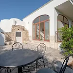 Guesthost - Il Pergolato Charming Trullo & Flat דירה *