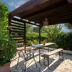 Guesthost - Il Pergolato Charming Trullo & Flat דירה אוסטוני