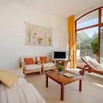 Guesthost - Il Pergolato Charming Trullo & Flat דירה *