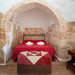 Guesthost - Il Pergolato Charming Trullo & Flat דירה אוסטוני