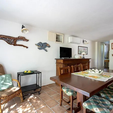 公寓 Guesthost - Il Pergolato Charming Trullo & Flat