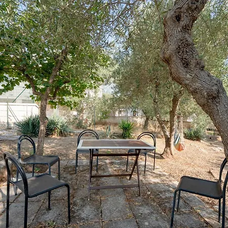 Guesthost - Il Pergolato Charming Trullo & Flat