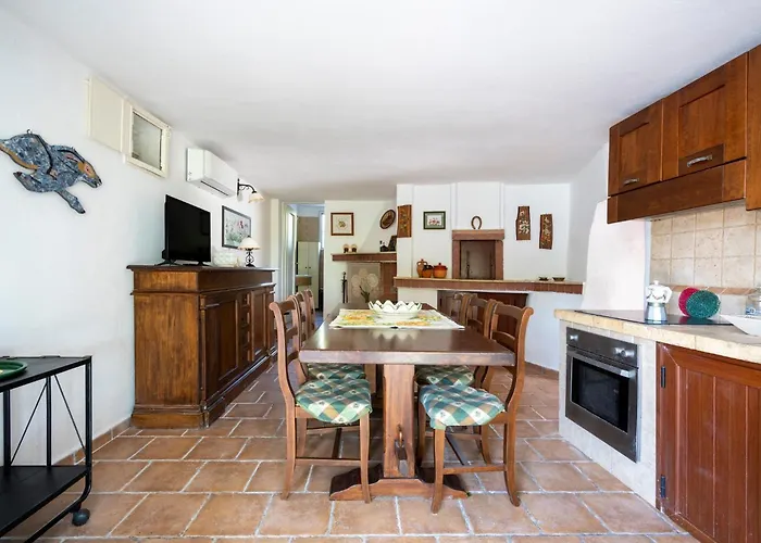 아파트 Guesthost - Il Pergolato Charming Trullo & Flat 오스투니