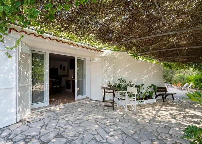 Guesthost - Il Pergolato Charming Trullo & Flat